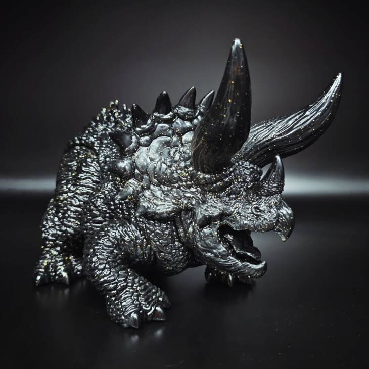 DinoKaiju Trike Obsidian Gold - Image 6