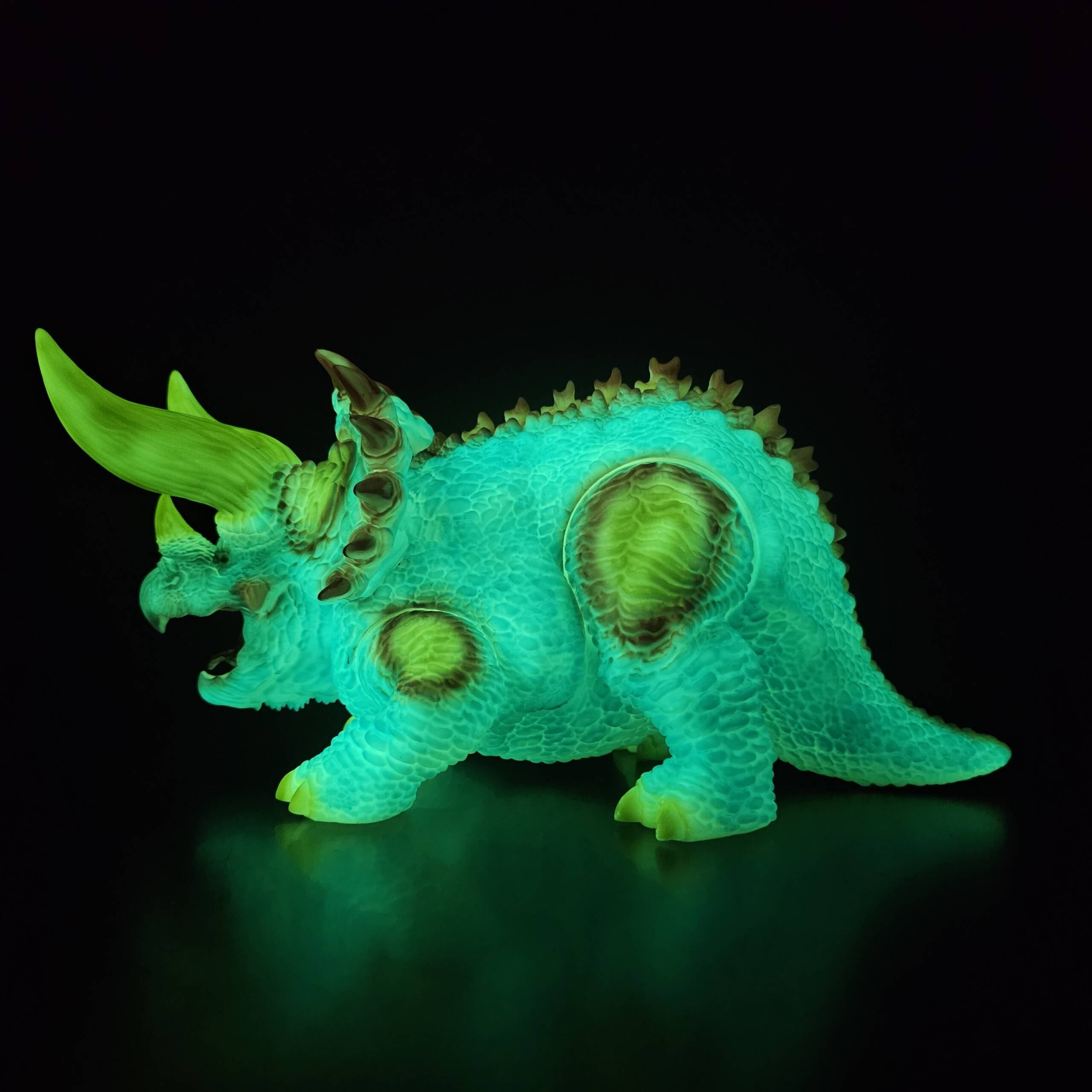 DinoKaiju Trike #10 Colourway: Infra Super Glow! - Image 3