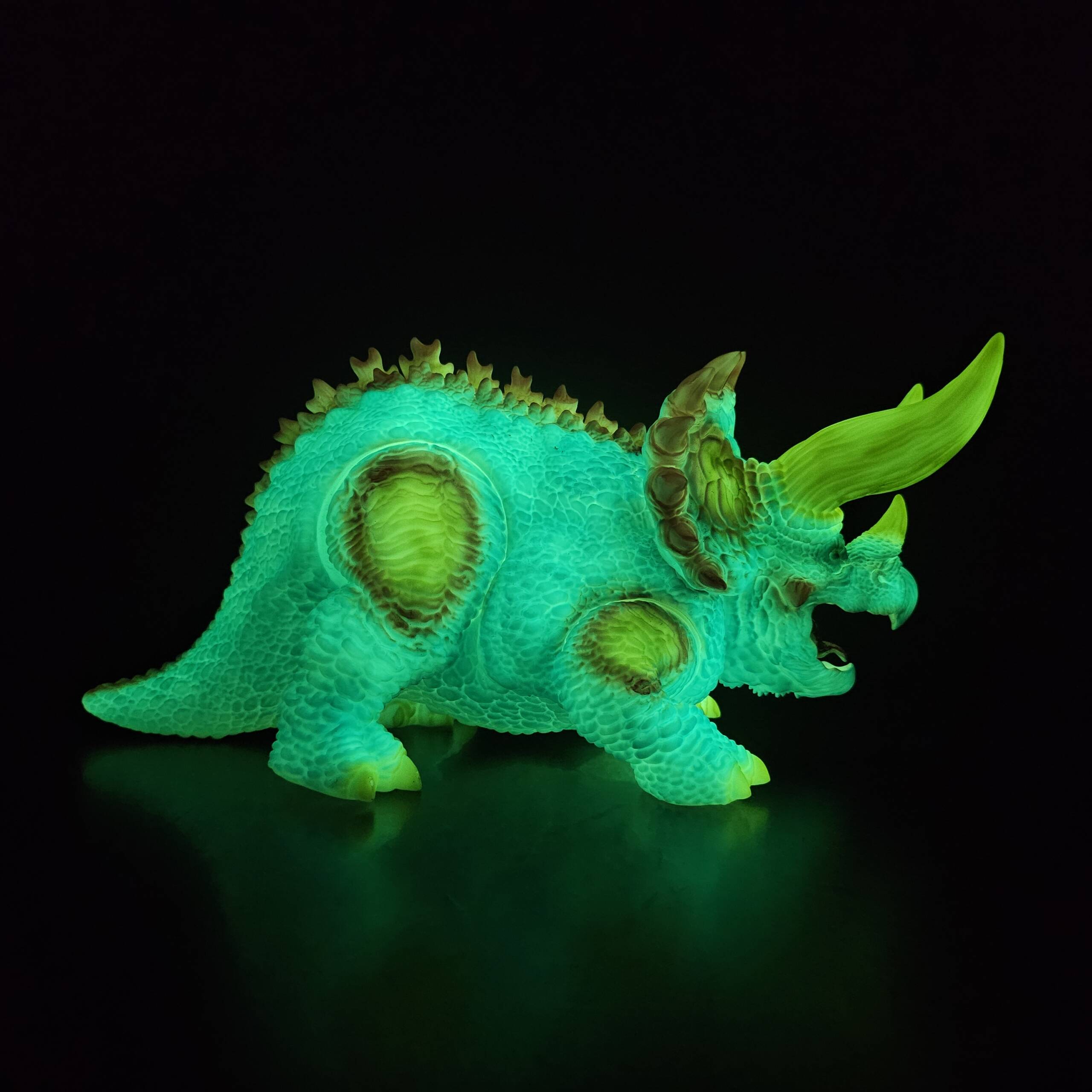 DinoKaiju Trike #10 Colourway: Infra Super Glow! - Image 4